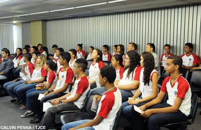 Estudantes da rede municipal visitam  sede do Tribunal de Justiça do Ceará