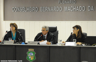 Pleno aprova mensagem de isonomia salarial para servidores do Judiciário