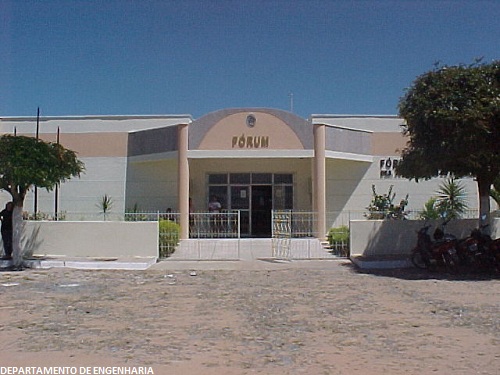 Rede de lojas deve indenizar consumidora por não solucionar problema em produto danificado