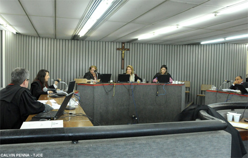 Empresa de ônibus é condenada a pagar pensão e indenizar família de vítima de acidente