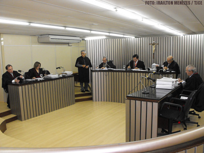 3ª Câmara Cível condena seguradora a pagar R$ 15 mil de indenização