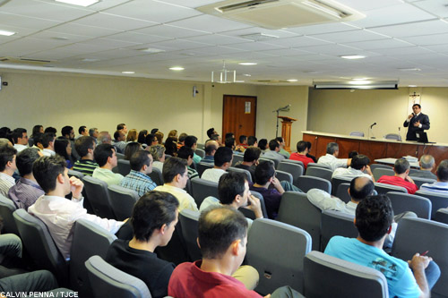 TJCE promove palestra sobre contratação de tecnologia da informação para servidores