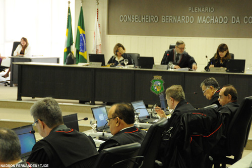 Órgão Especial determina trancamento e extinção de ações penais contra Ciro Gomes