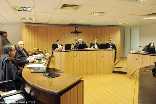 Justiça determina indisponibilidade dos bens de ex-prefeito e ex-secretária de Educação de Fortim