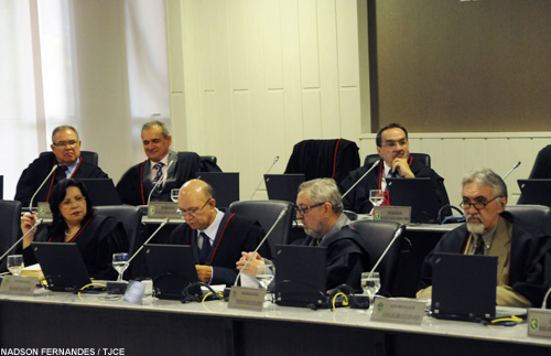 Pleno reconduz desembargador Filgueira Mendes e escolhe juiz Carlos Henrique para TRE-CE