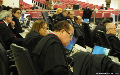 TJCE instaura Processo Administrativo Disciplinar e afasta juíza acusada de desvio funcional