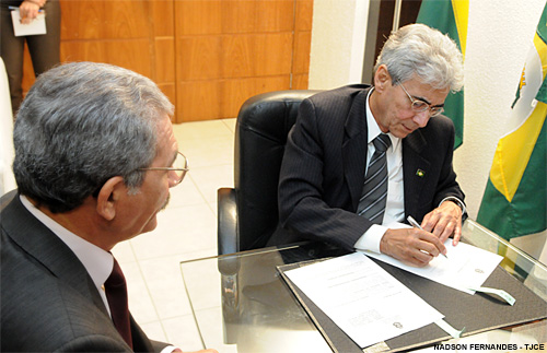 Presidentes do TJCE e da Câmara renovam convênio para exibição do programa “Judiciário em Evidência”