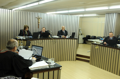 Cagece é condenada a indenizar moradores  por falha no fornecimento de água