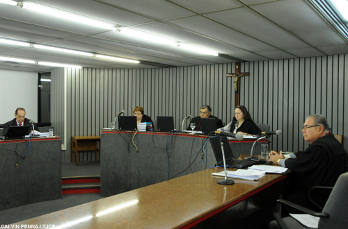 Hapvida é condenada a pagar R$ 5 mil por negar cirurgia de catarata a motorista