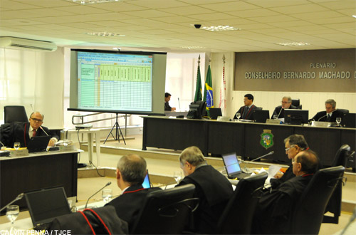 Órgão Especial do TJCE promove nove juízes