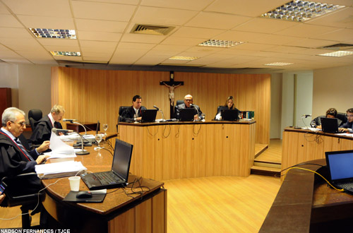 Unimed deve pagar R$ 10 mil por  negar cirurgia para aposentado