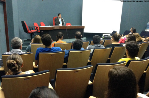 Estudantes de Direito da Unifor assistem à palestra sobre funcionamento do Poder Judiciário