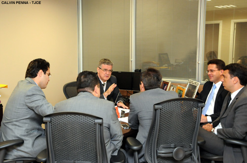 Magistrados examinam 102 ações de improbidade e de crimes contra administração em 12 comarcas