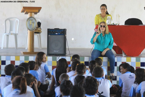 Juíza profere palestra sobre “Tráfico Humano” em escola na Barra do Ceará