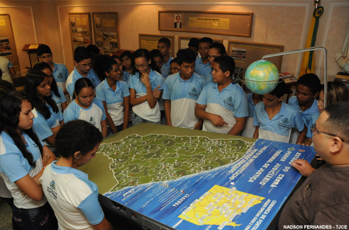 Alunos de escolas de Fortaleza visitam o Tribunal de Justiça