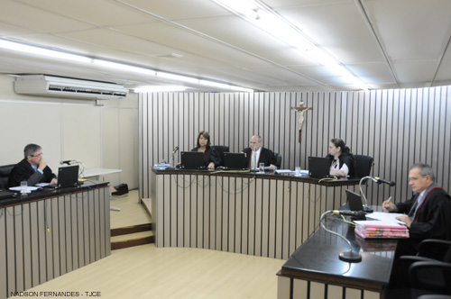 Desembargador Francisco Gladyson Pontes  preside sessão da 3ª Câmara Cível