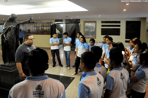 Estudantes de escolas municipais visitam o Tribunal de Justiça