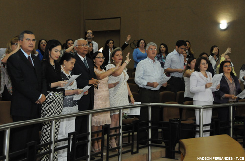 Juízes José Tarcílio e Tereze Neumann participam de Missa em Ação de Graças no Fórum