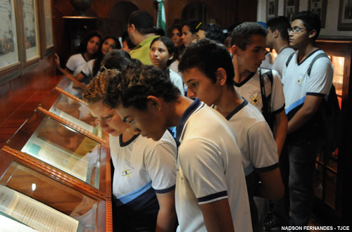 Estudantes da escola estadual Paulo Freire visitam o Tribunal de Justiça