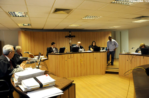 Seguradora que negou tratamento de saúde para aposentada deve pagar indenização de R$ 10 mil