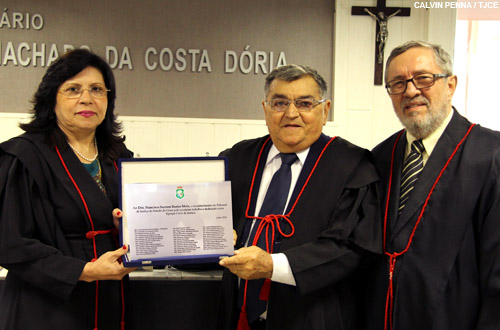 Desembargador Suenon Bastos Mota recebe homenagem do Órgão Especial do TJCE