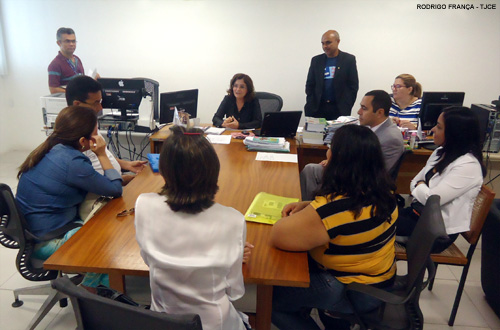 3ª Vara da Infância entrega termos definitivos de adoção em cerimônia no Fórum Clóvis Beviláqua